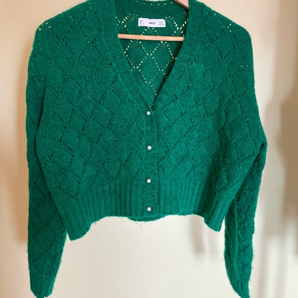 Fine knit fabric, Openwork Cropped V-neck, Cable knit, Faux pearl button